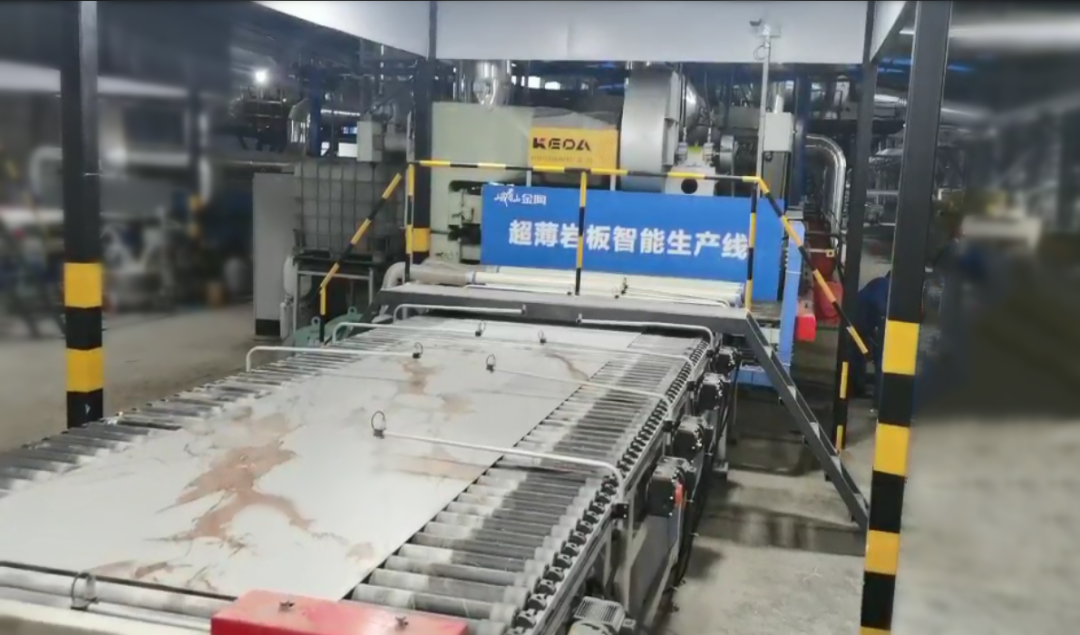 岩板薄板抛釉光芒尽绽 三天四条爱游戏（中国）整线成功投产